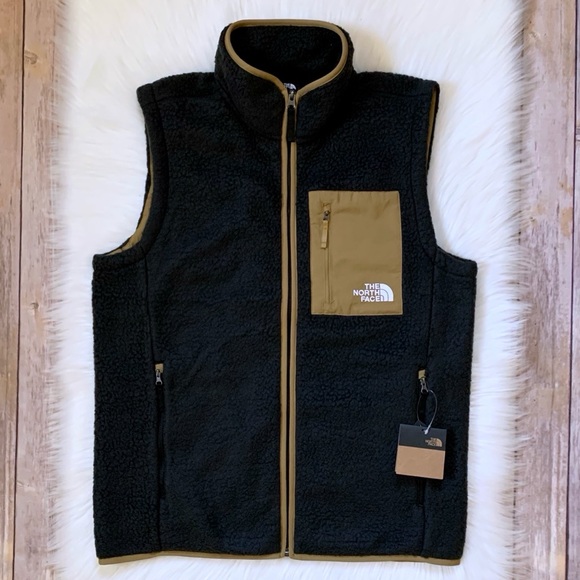 The North Face Men’s North Peak Black Fleece Vest - Picture 2 of 8
